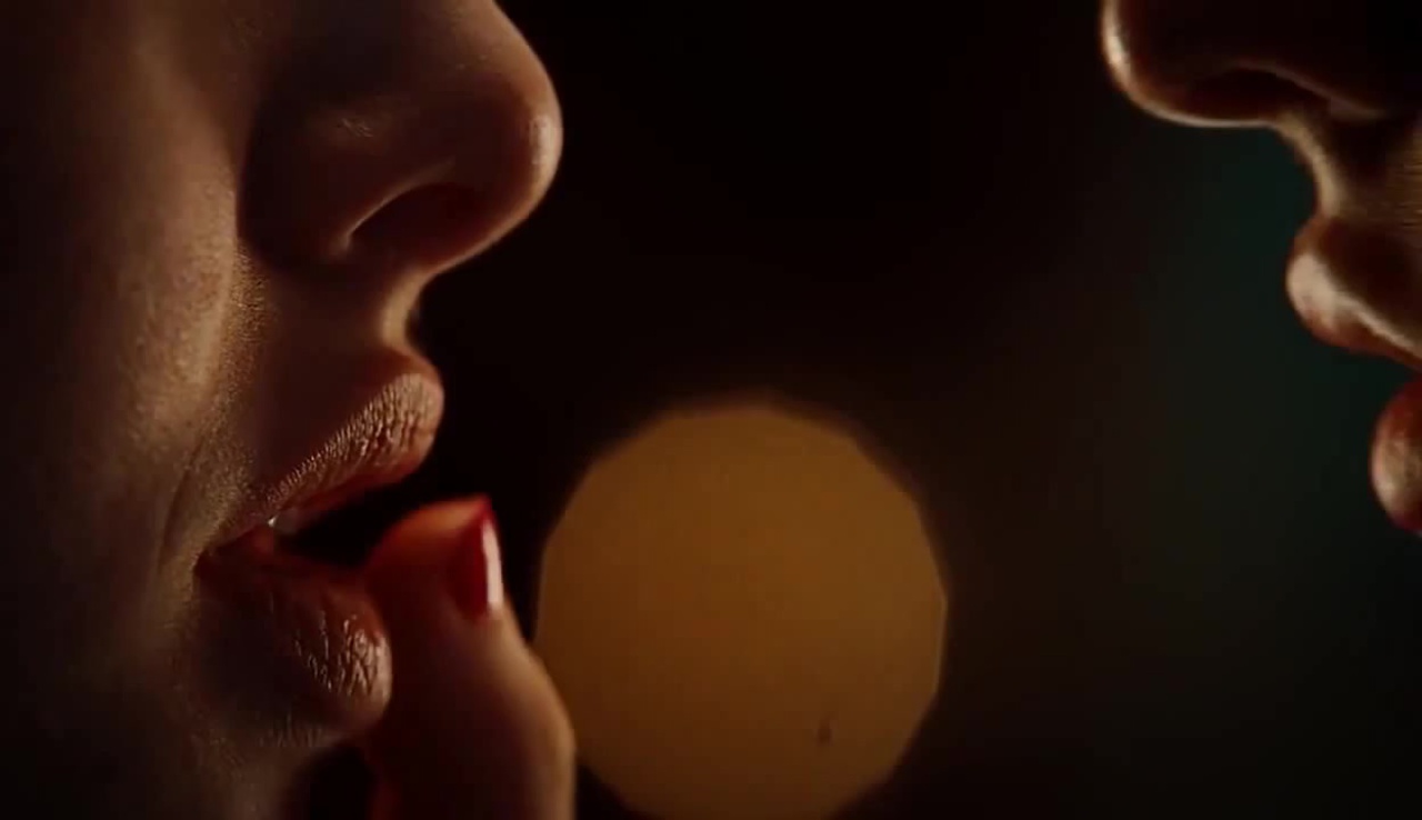 moonlight lesbian kiss