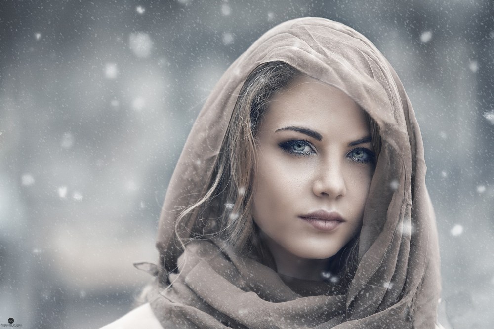 face-portrait-blonde-women-veil-2048x1365