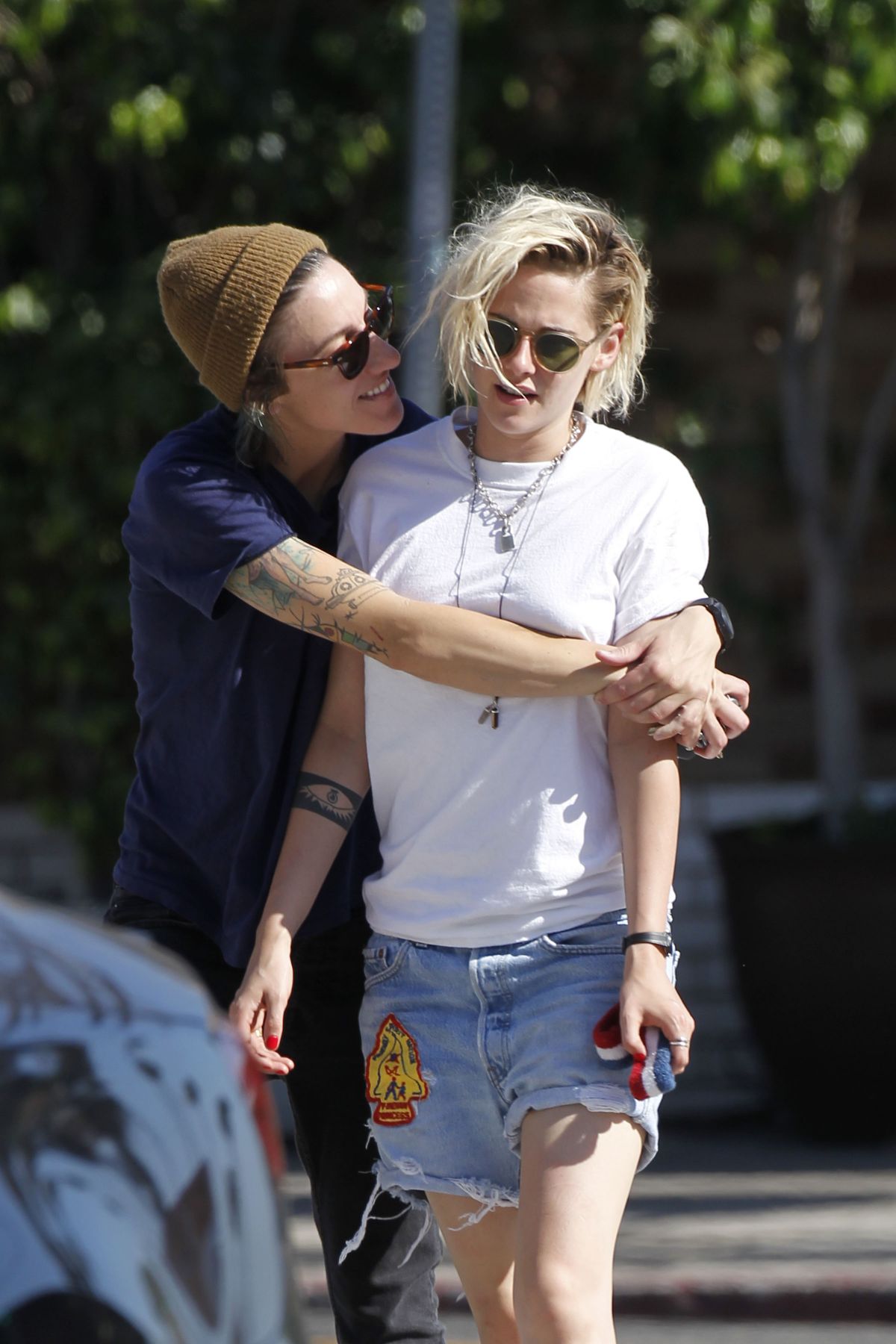 kristen-stewart-and-alicia-cargile-leaves-a-sushi-restaurant-in-santa-monica-07-24-2016_1