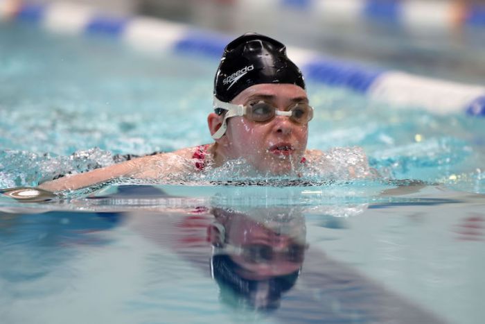 small-change-big-difference-visually-impaired-swimmer