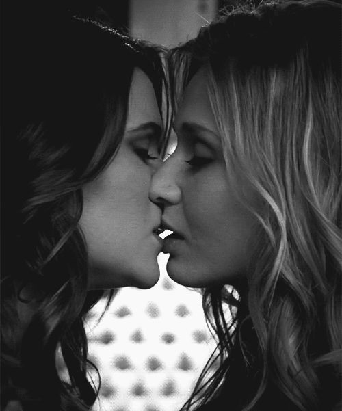 a lesbian kiss doesnt lie
