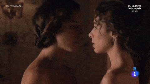 aurora y celia beso antes amor