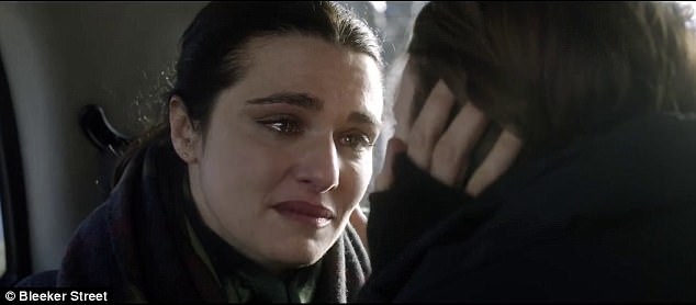 Rachel Weisz shares kiss with her lover Rachel McAdams (9)