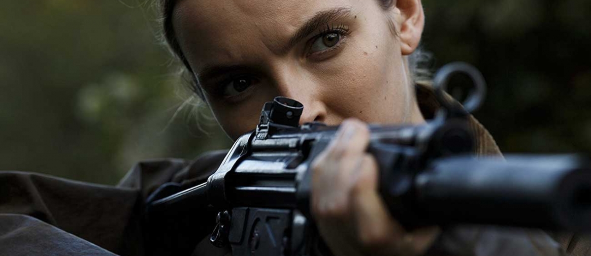 Jodie-Comer-in-Killing-Eve-2018-1200x520