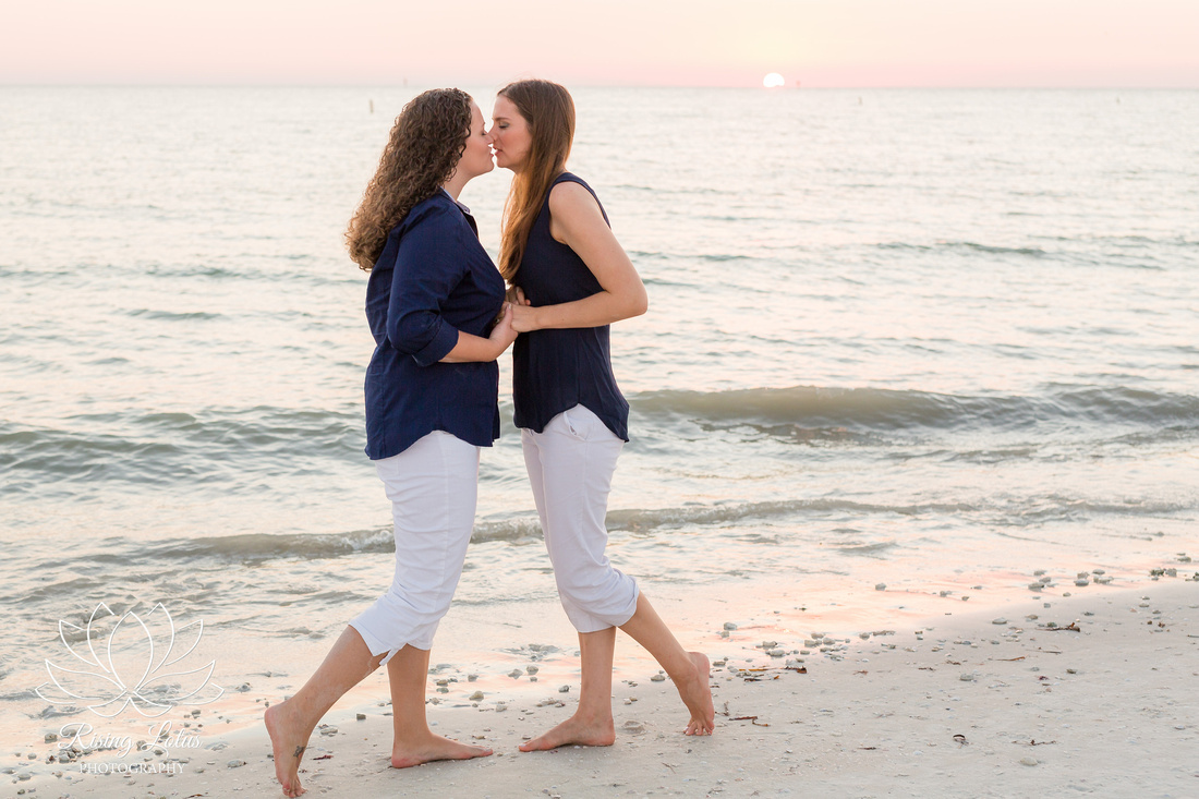 lesbain lovers beach