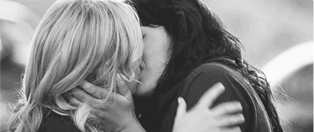callie and arizona kiss