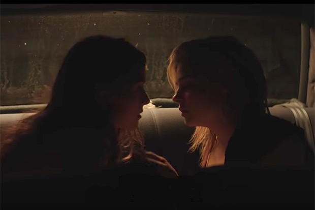 The-Miseducation-of-Cameron-Post-girls kiss