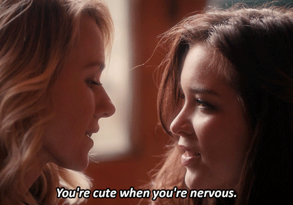 Sidney-complimenting-Jean-gypsy-netflix-40737614-428-300