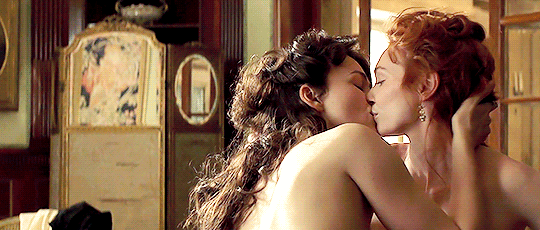 sam and gwen kiss as the crow flies