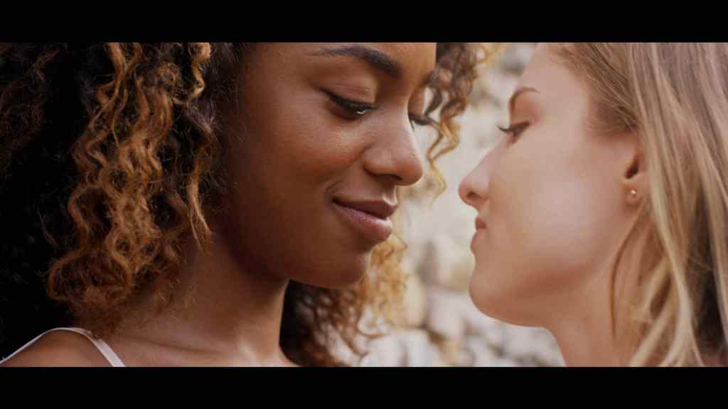 With a Kiss I Die ~lesbian movie ~&nbsp;2018